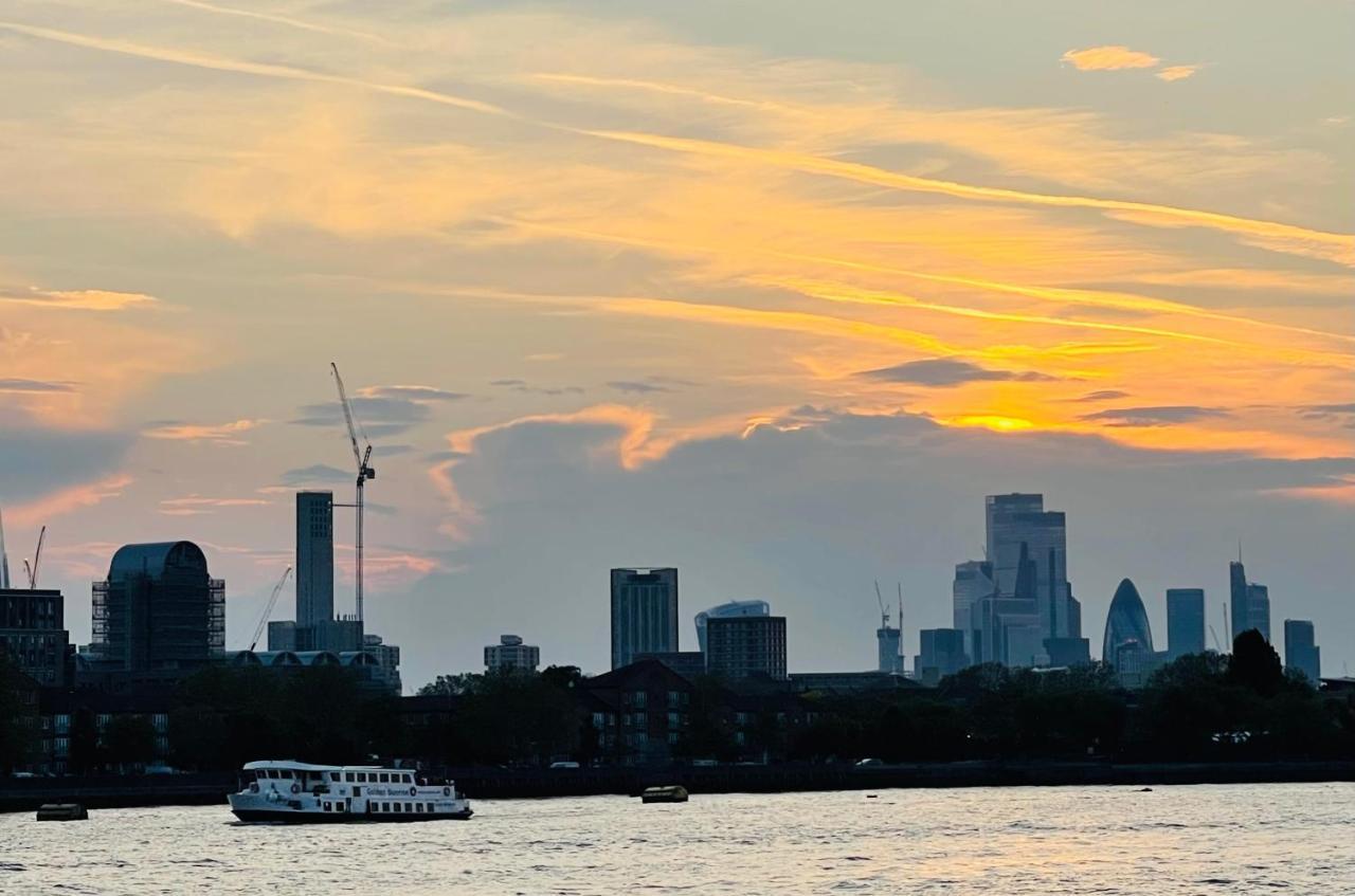 Riverside Premium En Suite Double Room E14 London Exterior photo